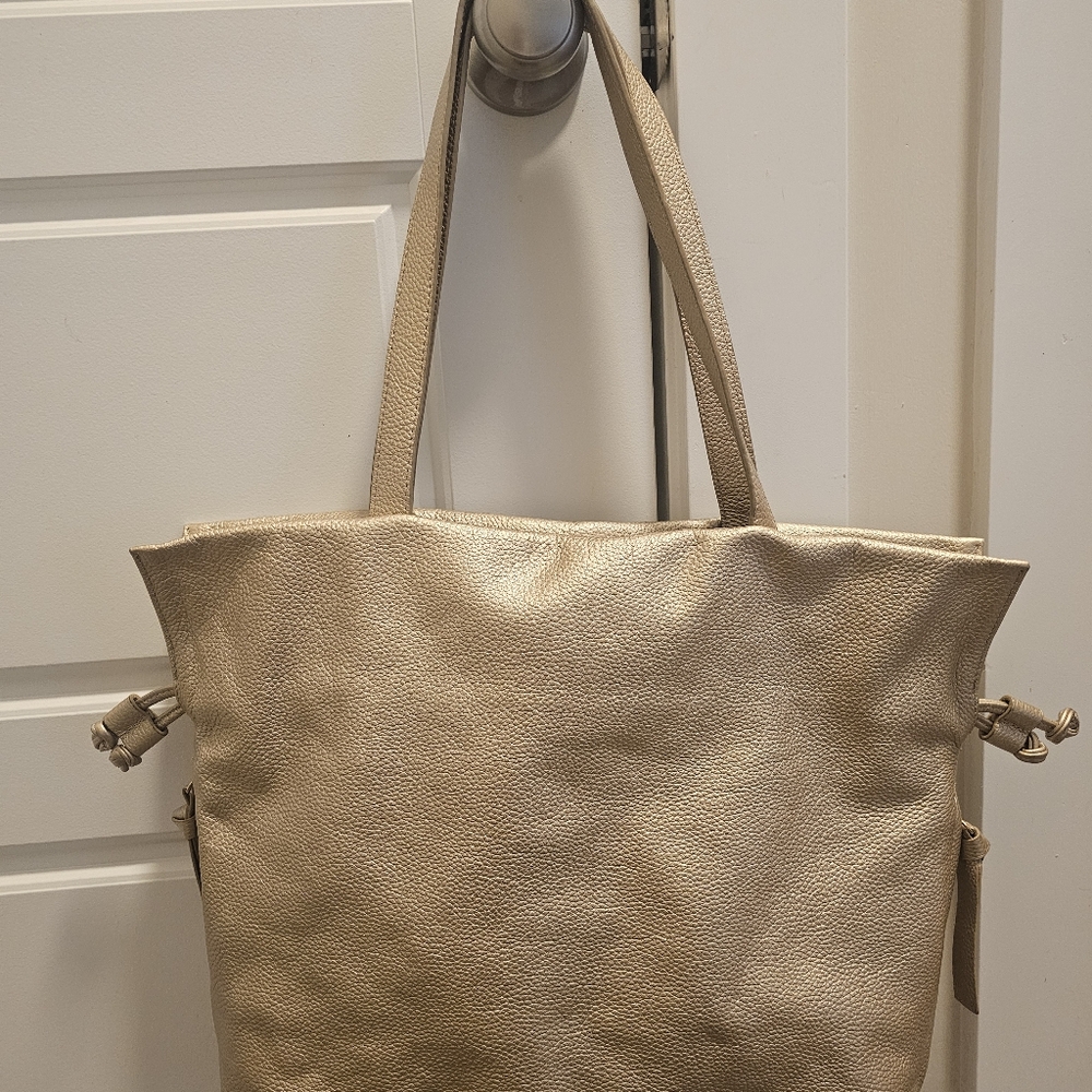 Tote Le Monde Leather Tote - Picture 7 of 8